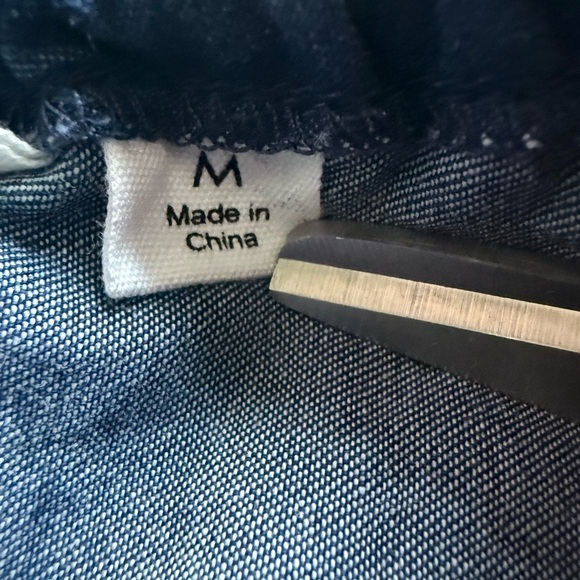 Westport Chambray Embroidered Dress M Blue Off the Shoulder Pockets Cotton - Picture 7 of 10